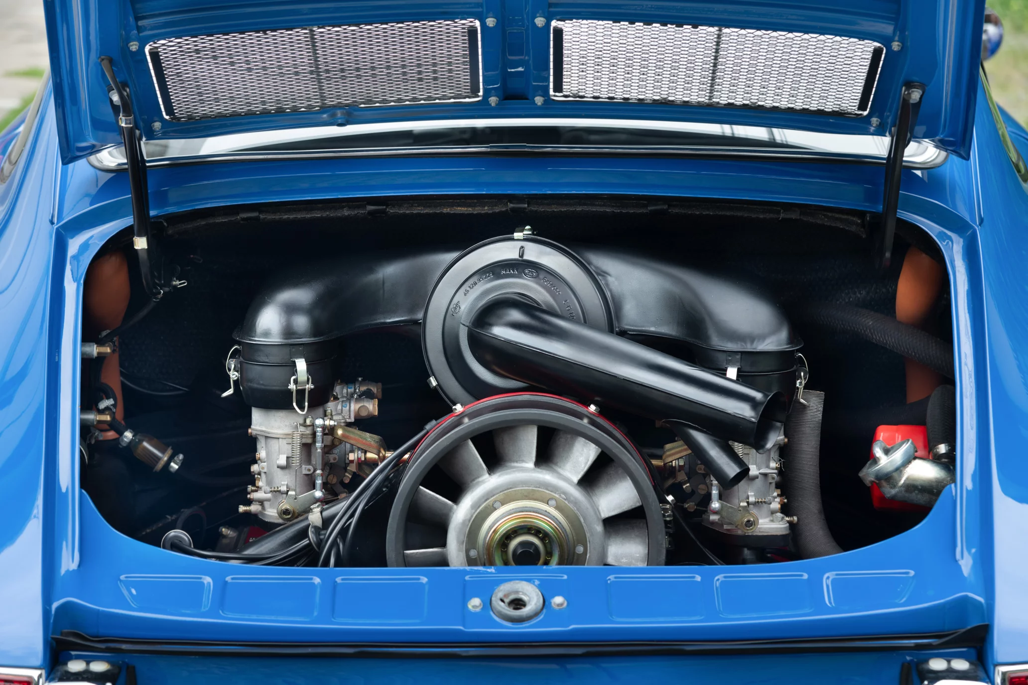 1733450935.7046.porsche 911s golf blue_version2_02.jpg